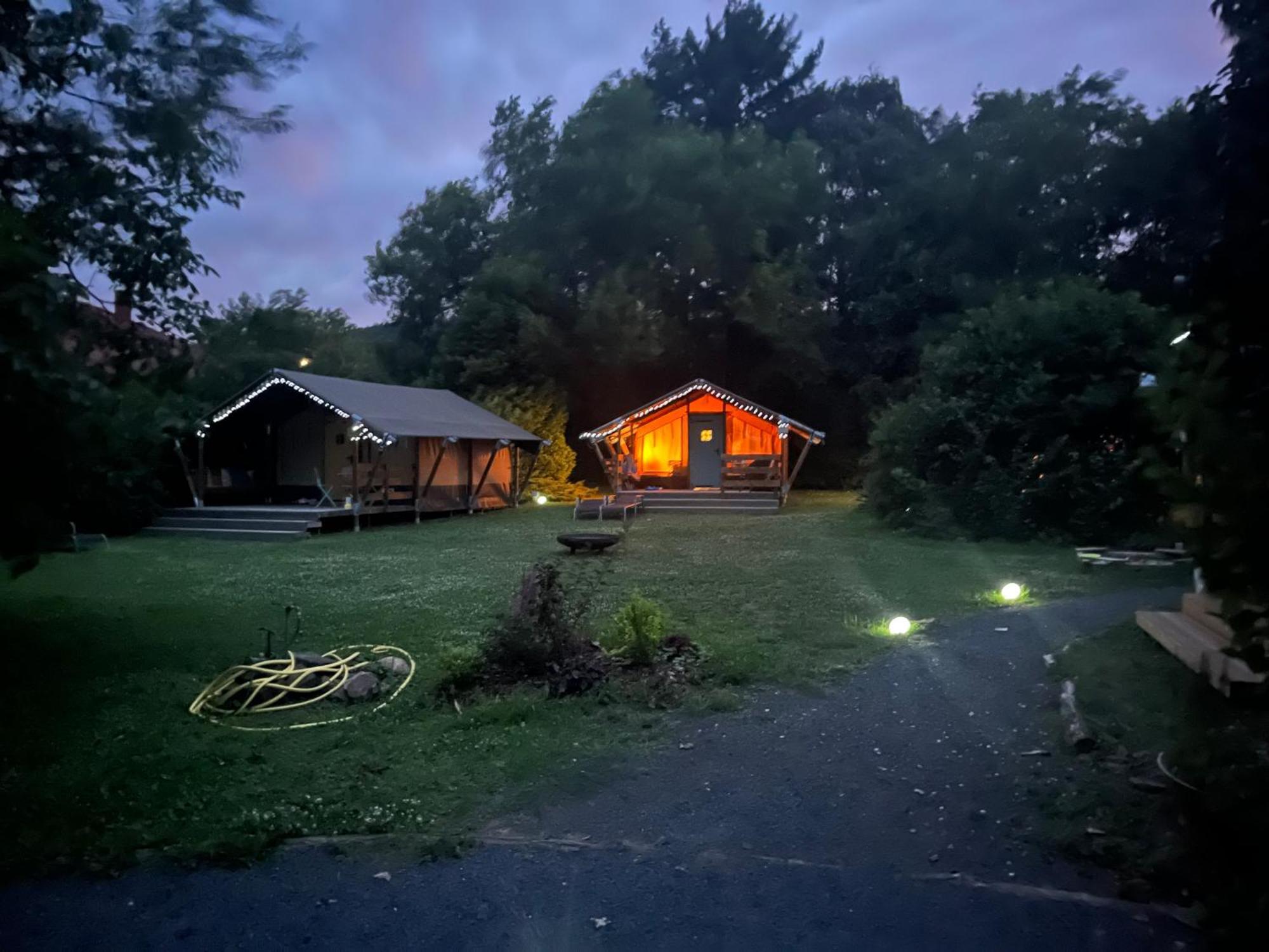 Rendes Glamping 호텔 Balatonrendes 외부 사진