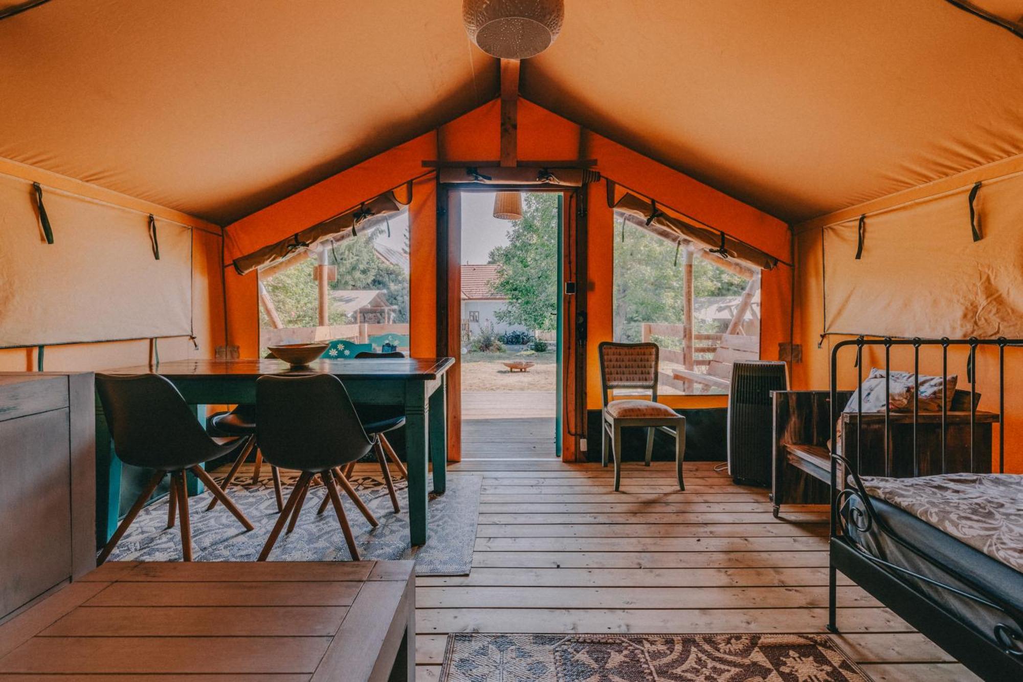 Rendes Glamping 호텔 Balatonrendes 외부 사진
